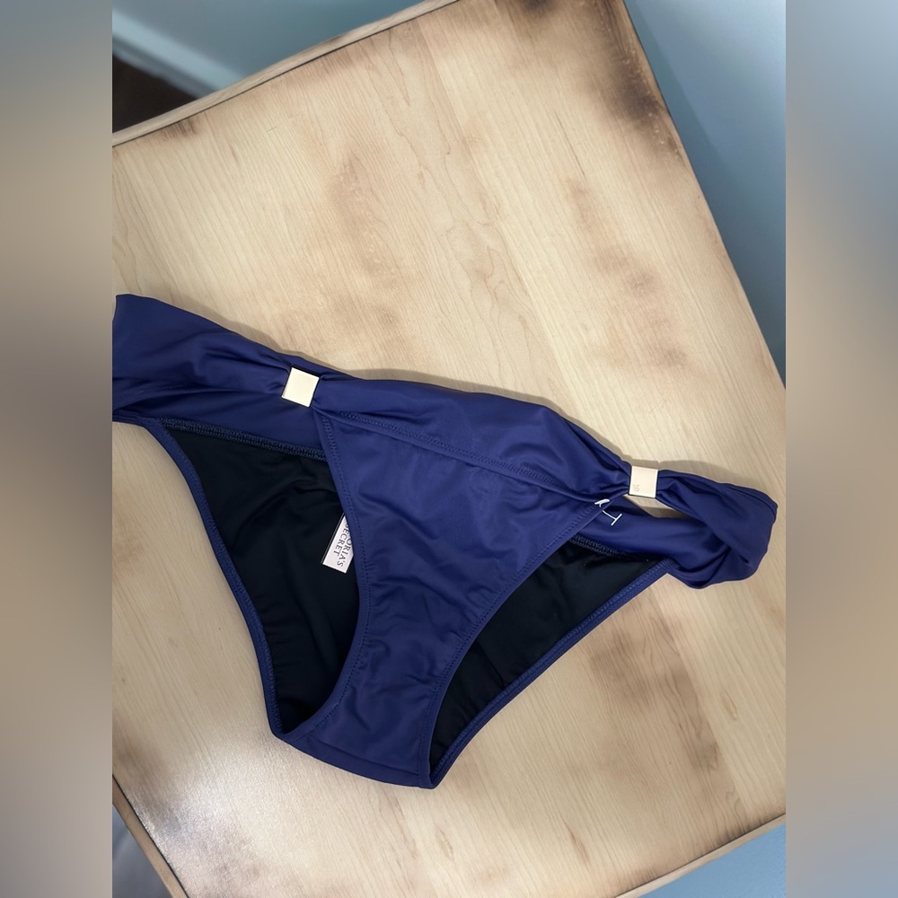 VICTORIA’S SECRET BIKINI BOTTOM W/ GOLD ACCENTS SZ M NWT